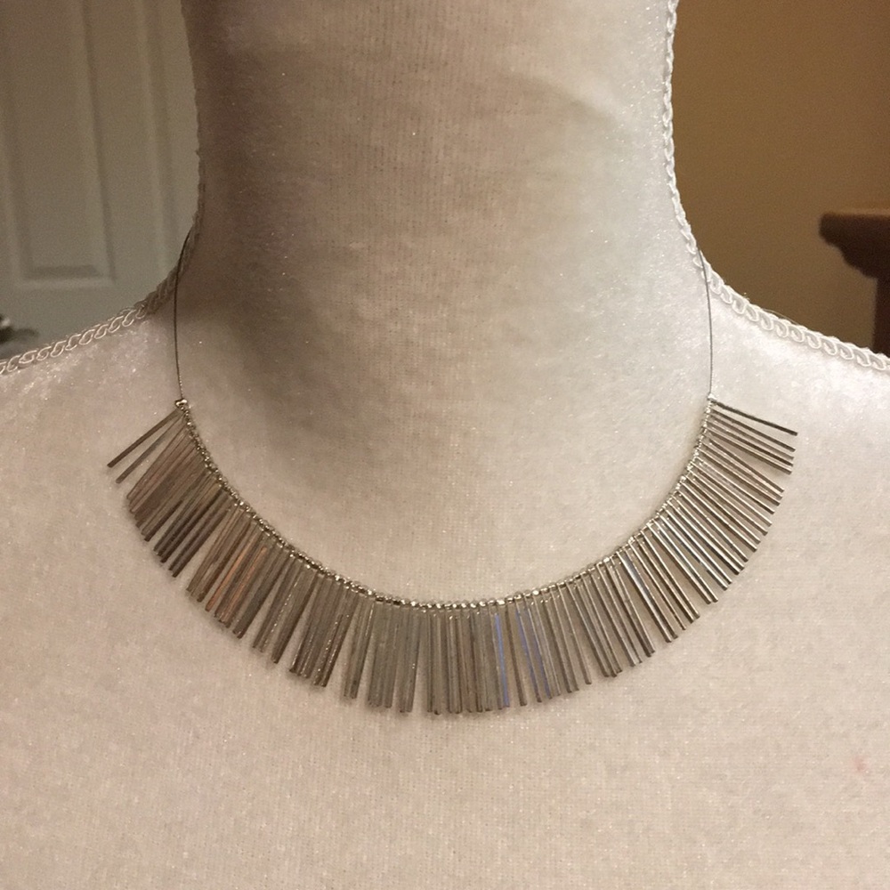 Silver fringed wire necklace